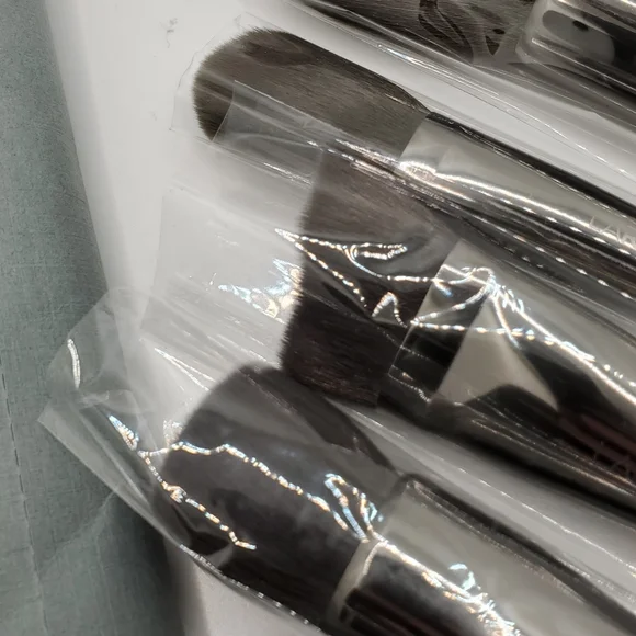 Laruce 4 PC Vegan Hypoallergenic Face Cosmetic Makeup Brush Set NEW - Picture 5 of 8